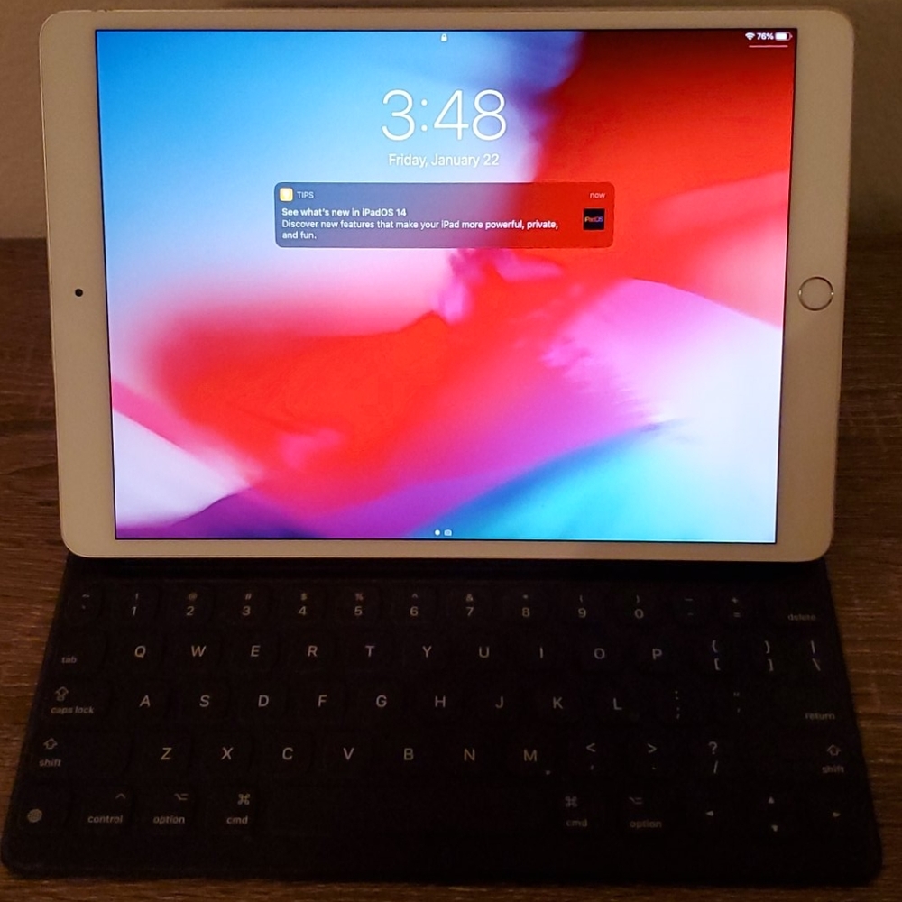 Apple IPad Pro 10.5in w/ Smart Folio Keyboard